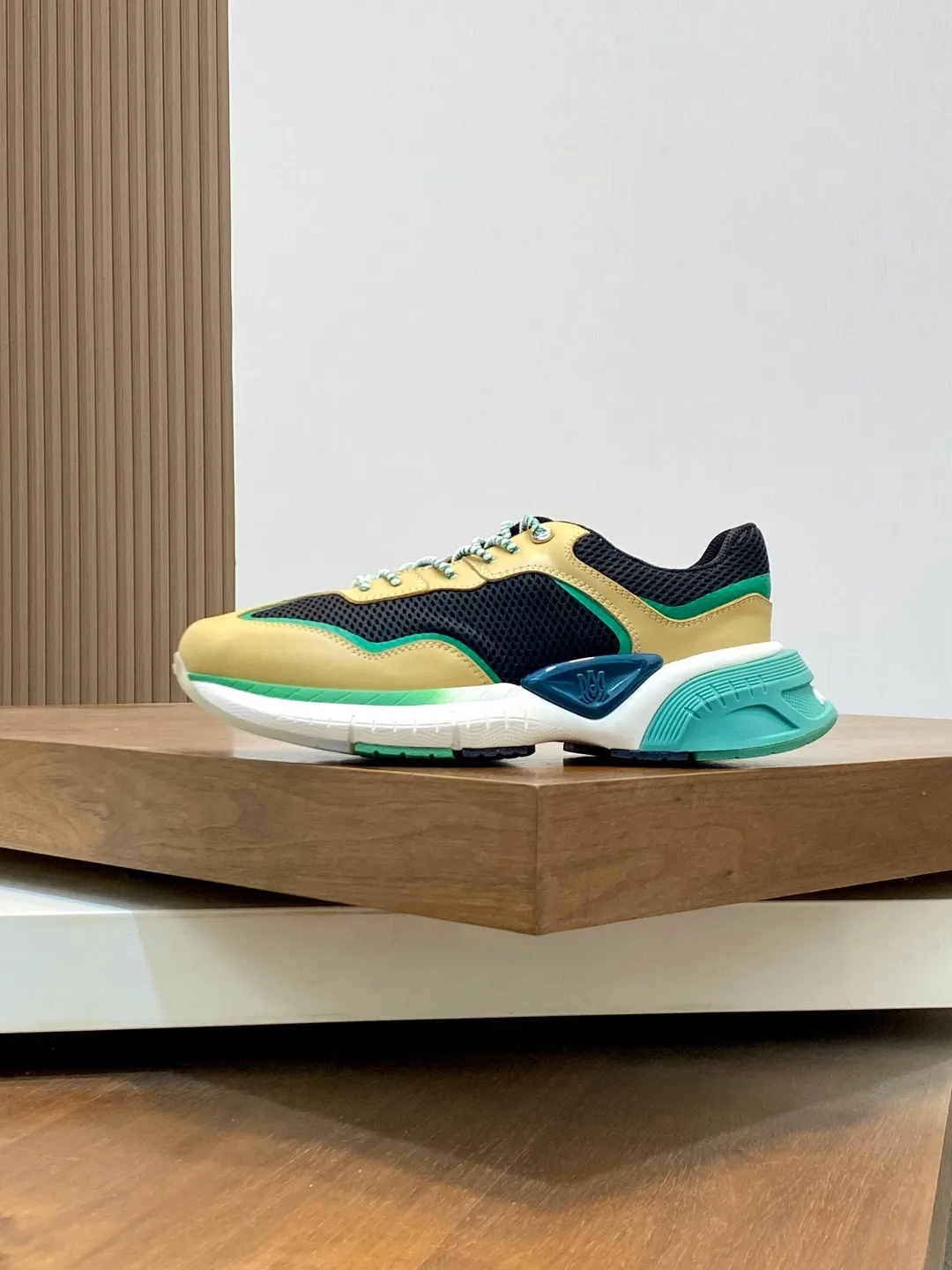 💰740 AMIRI's new men's casual sports shoes, made of first-layer cowhide leather uppers and spliced ​​with original breathable mesh, rich in three-dimensionality, contrasting color design, simple style, fashionable and sporty, breathable mesh lining, original ultra-light outsole, a must-have item for daily leisure! Size: 38-45 (38, 45 customized)